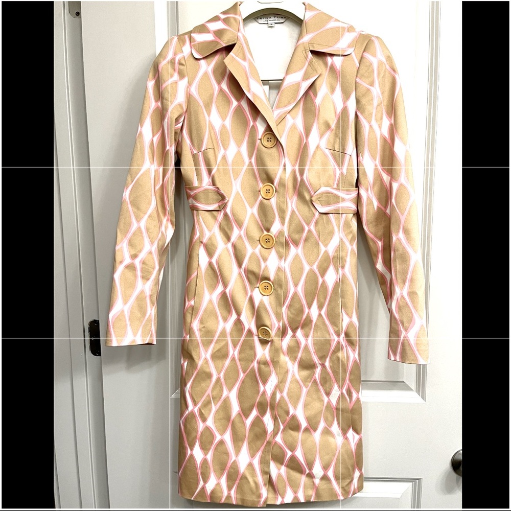 Trina Turk trench coat elegant , looks new midi size 2